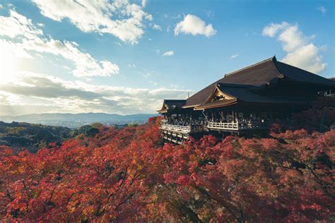 De Eerste Zen Tempel van Kiyomizu-dera: Bouwarchitectuur en het Verschijnen van een Nieuw Religieuze Stroming